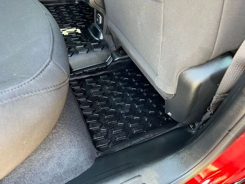 Used 2025 Jeep Compass Sport image 19