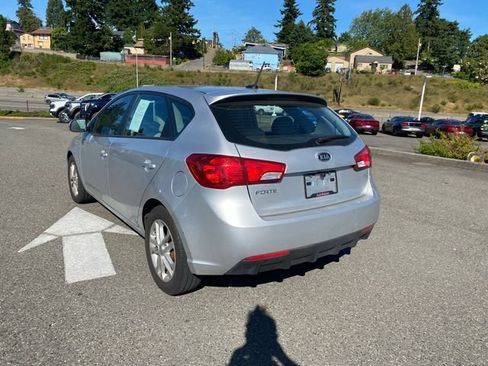 Used 2012 Kia Forte EX FWD image 2