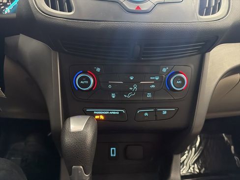 Used 2017 Ford Escape SE image 36