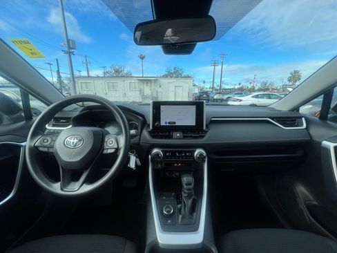 Used 2025 Toyota RAV4 LE image 33