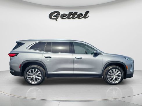Used 2025 Buick Enclave Preferred FWD image 3