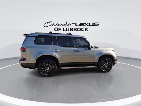 Used 2026 Lexus GX 550 w/ Accessory Package (2T) AWD/4WD image 9