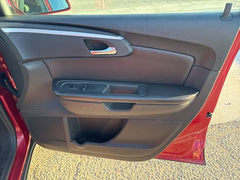 Used 2012 Chevrolet Traverse LT image 28