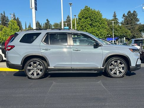 Used 2023 Honda Pilot Sport image 8