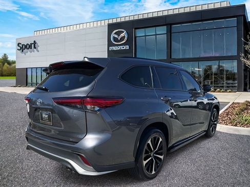 Used 2022 Toyota Highlander XSE image 3