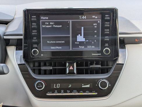 Used 2022 Toyota Corolla LE image 15