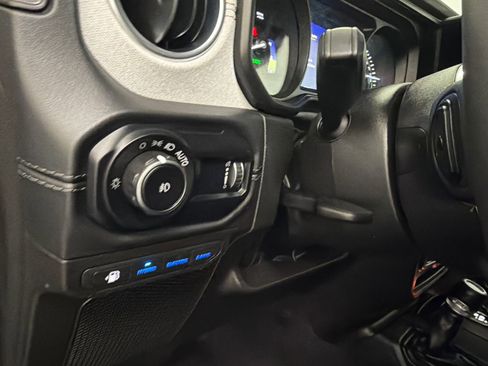 Used 2024 Jeep Wrangler Unlimited Sahara AWD/4WD image 30