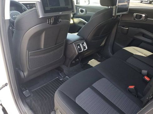 Used 2022 Kia Sorento LX AWD/4WD image 12