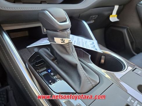 New 2026 Toyota Highlander Platinum AWD/4WD image 12
