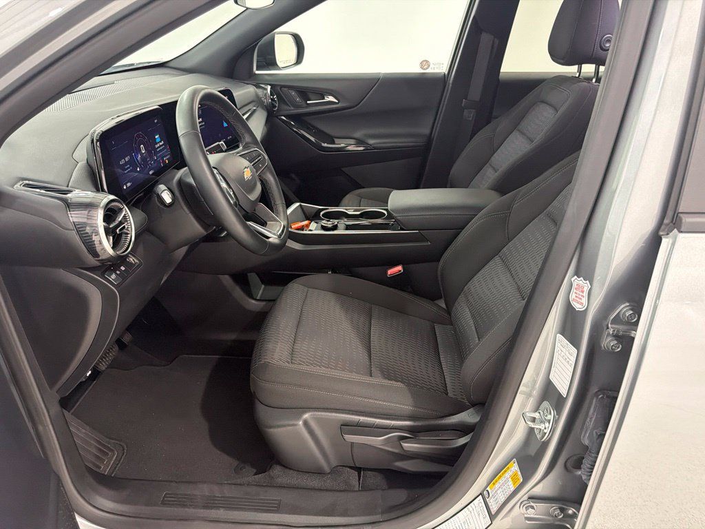 Used 2026 Chevrolet Equinox LT FWD image 18