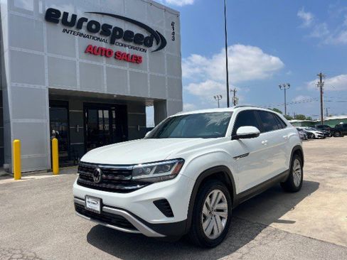 Used 2022 Volkswagen Atlas Cross Sport SE FWD image 3