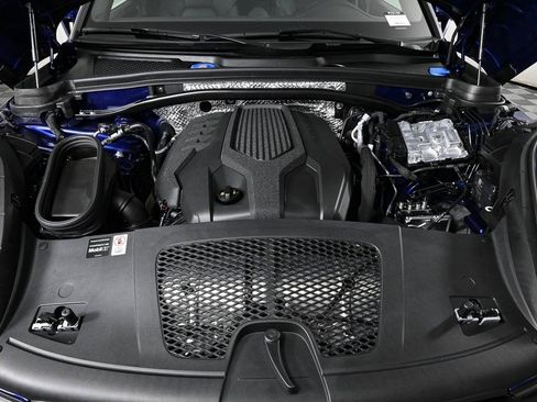 New 2025 Porsche Macan image 36