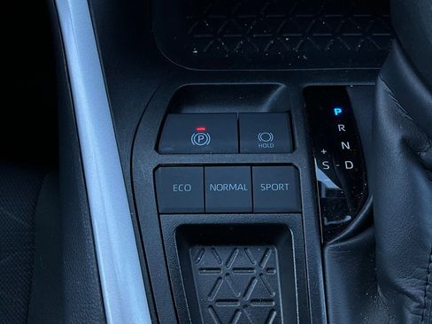 Used 2025 Toyota RAV4 XLE image 24