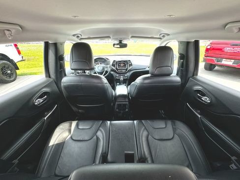 Used 2019 Jeep Cherokee Limited AWD/4WD image 20
