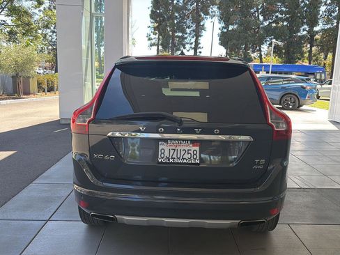 Used 2016 Volvo XC60 T5 Premier w/ Proximity Package image 5