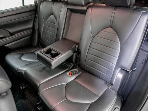 Used 2021 Toyota Highlander XLE image 37