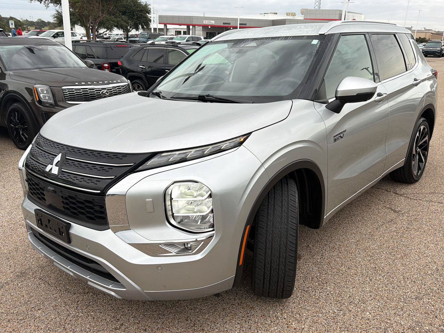 Used 2024 Mitsubishi Outlander 4WD Plug-In Hybrid image 7