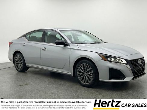 Used 2025 Nissan Altima 2.5 SV image 1