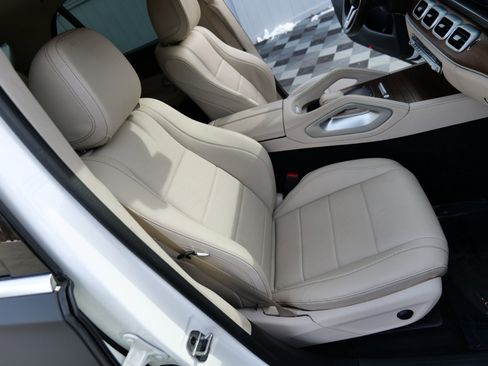 Used 2021 Mercedes-Benz GLE 350 4MATIC w/ AMG Line Exterior image 40