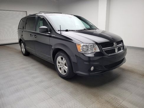 Used 2019 Dodge Grand Caravan SXT image 13