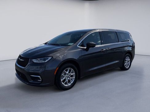 Used 2023 Chrysler Pacifica Touring-L FWD image 1