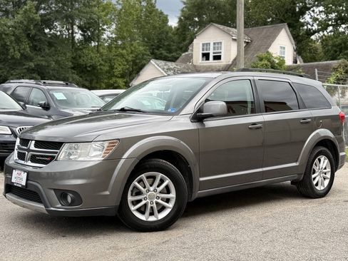 Used 2013 Dodge Journey SXT w/ Popular Equipment Group FWD image 2