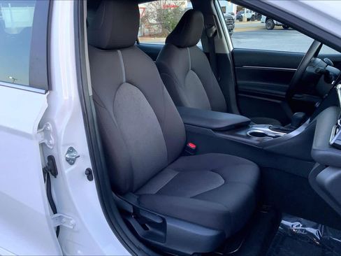 Used 2024 Toyota Camry LE image 9