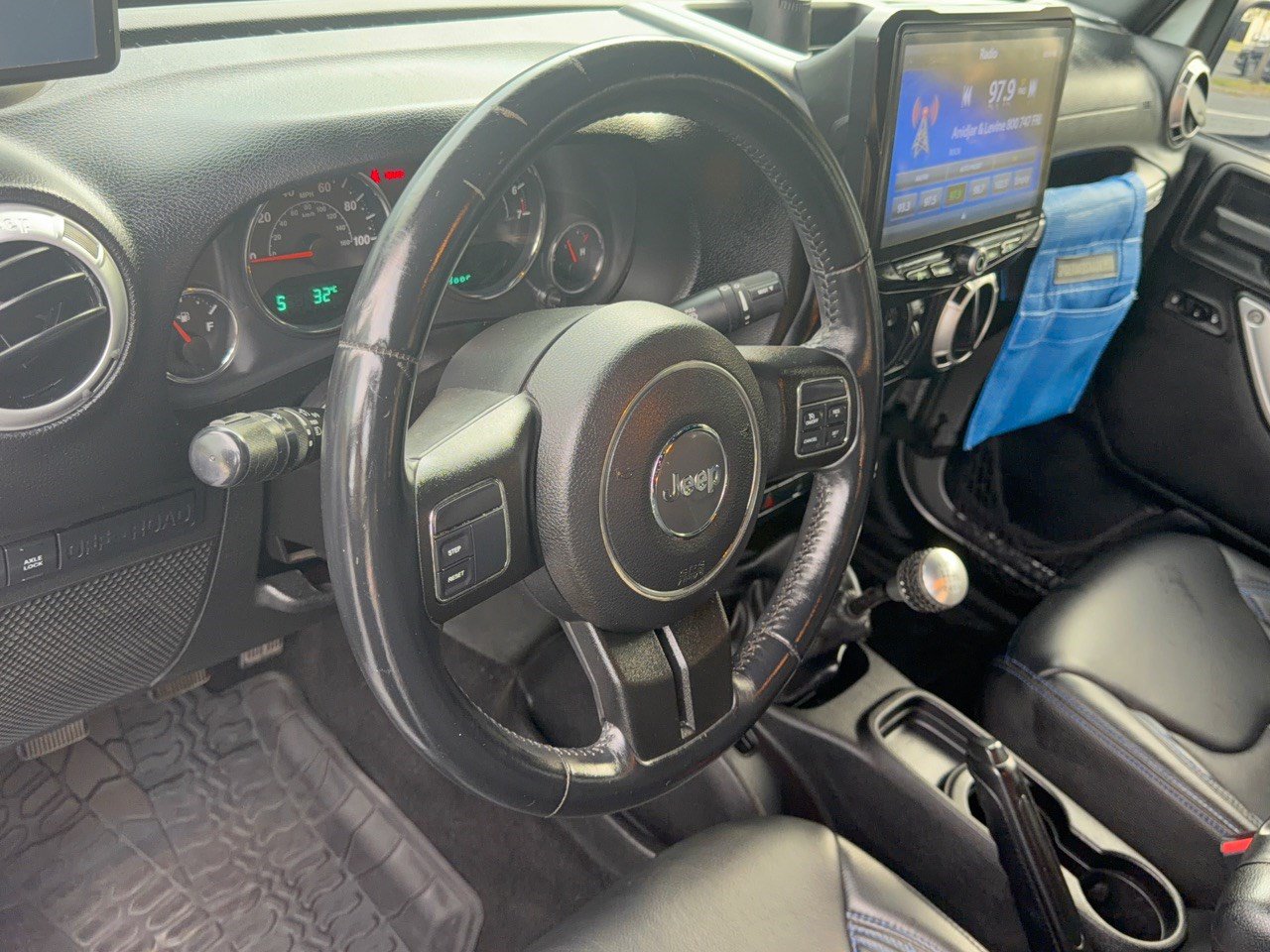 Used 2015 Jeep Wrangler Unlimited Rubicon AWD/4WD image 4