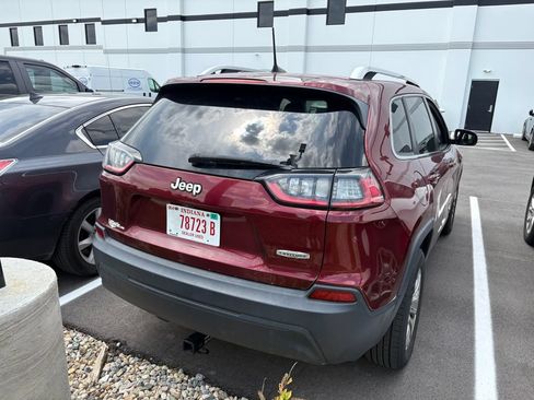 Used 2019 Jeep Cherokee Latitude Plus w/ Comfort/Convenience Group FWD image 3