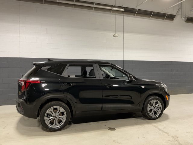 Used 2024 Kia Seltos LX AWD/4WD image 7