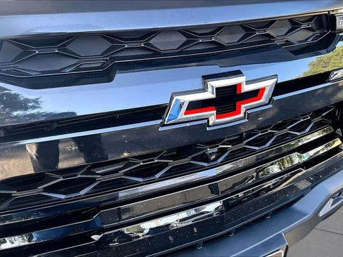 Used 2024 Chevrolet Colorado ZR2 w/ ZR2 Convenience Package III AWD/4WD image 32