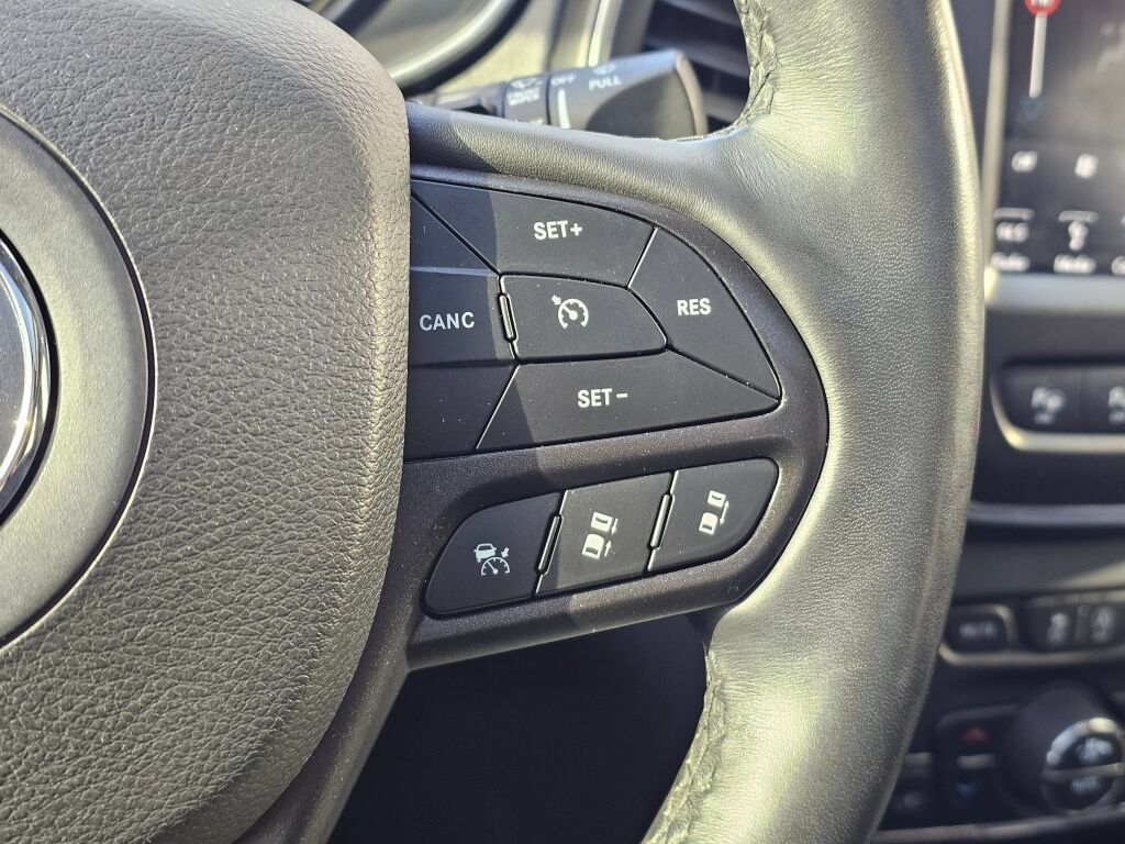 Used 2019 Jeep Cherokee Trailhawk AWD/4WD image 26