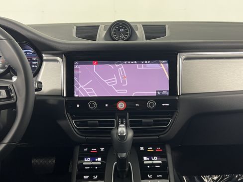 Certified 2026 Porsche Macan AWD/4WD image 19