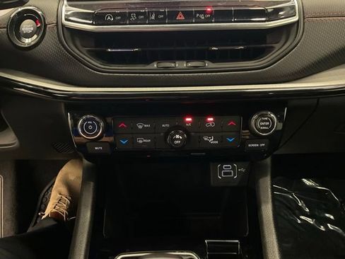 Used 2025 Jeep Compass Trailhawk AWD/4WD image 20