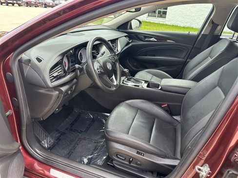 Used 2018 Buick Regal Essence w/ Driver Confidence Package #1 AWD/4WD image 9