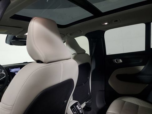 Certified 2023 Volvo XC40 B5 Ultimate w/ Protection Package Premier AWD/4WD image 16