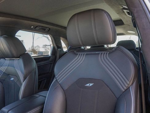 Used 2023 Bentley Bentayga AWD/4WD image 19