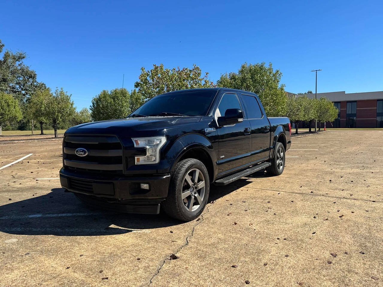 Used 2017 Ford F150 Lariat w/ Equipment Group 502A Luxury AWD/4WD image 8