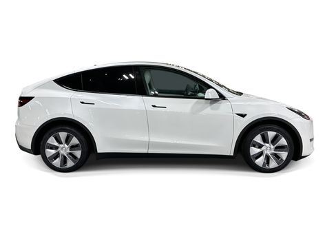 Certified 2021 Tesla Model Y Long Range AWD/4WD image 7