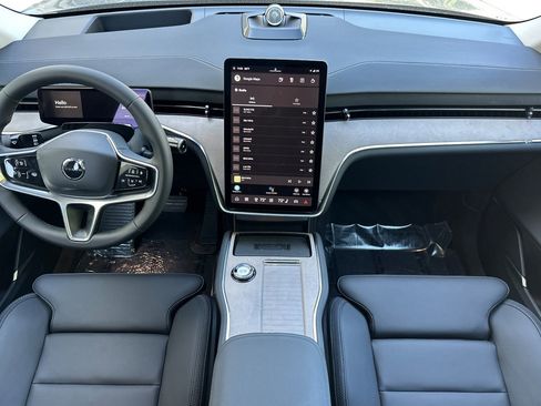 New 2025 Volvo EX90 Ultra image 3