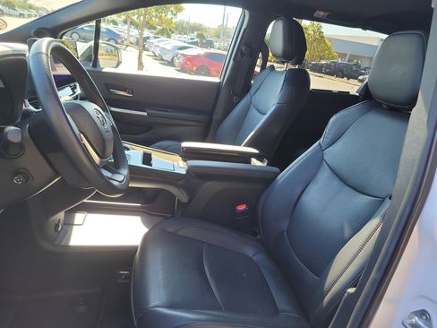 Used 2025 Toyota Sienna Limited image 21