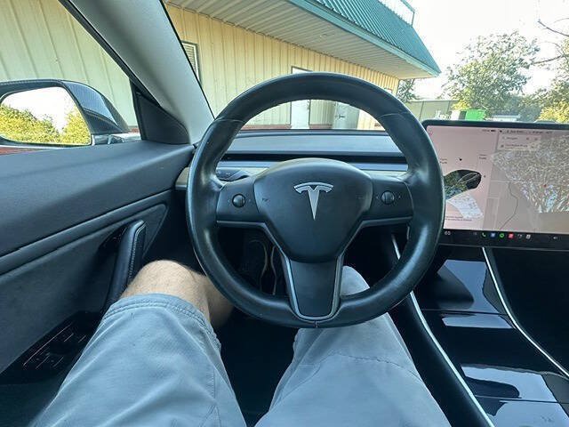 Used 2018 Tesla Model 3 Mid Range RWD image 14