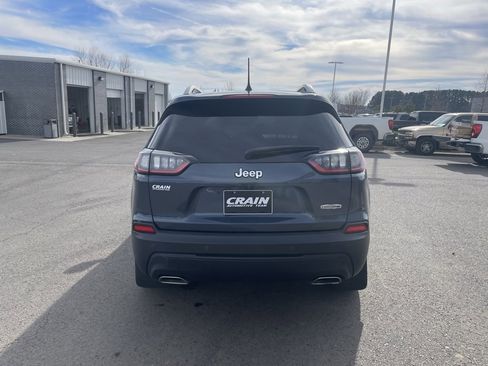 Used 2019 Jeep Cherokee Latitude Plus w/ Comfort/Convenience Group image 6
