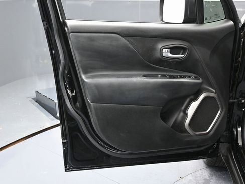 Used 2022 Jeep Renegade Latitude image 36