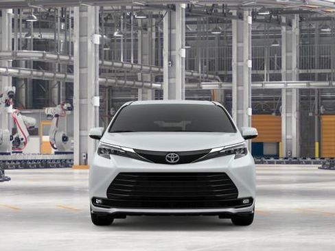 New 2026 Toyota Sienna XLE FWD image 2