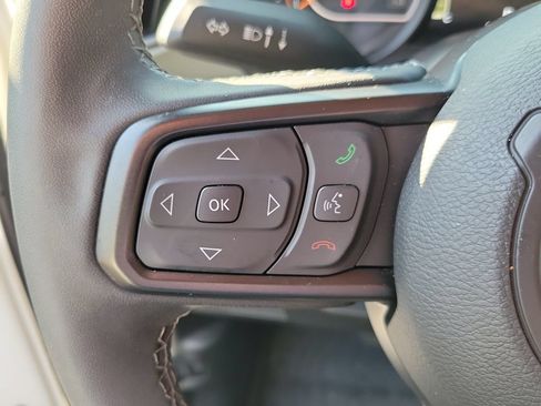 Used 2025 Jeep Gladiator Mojave w/ Convenience Group AWD/4WD image 26