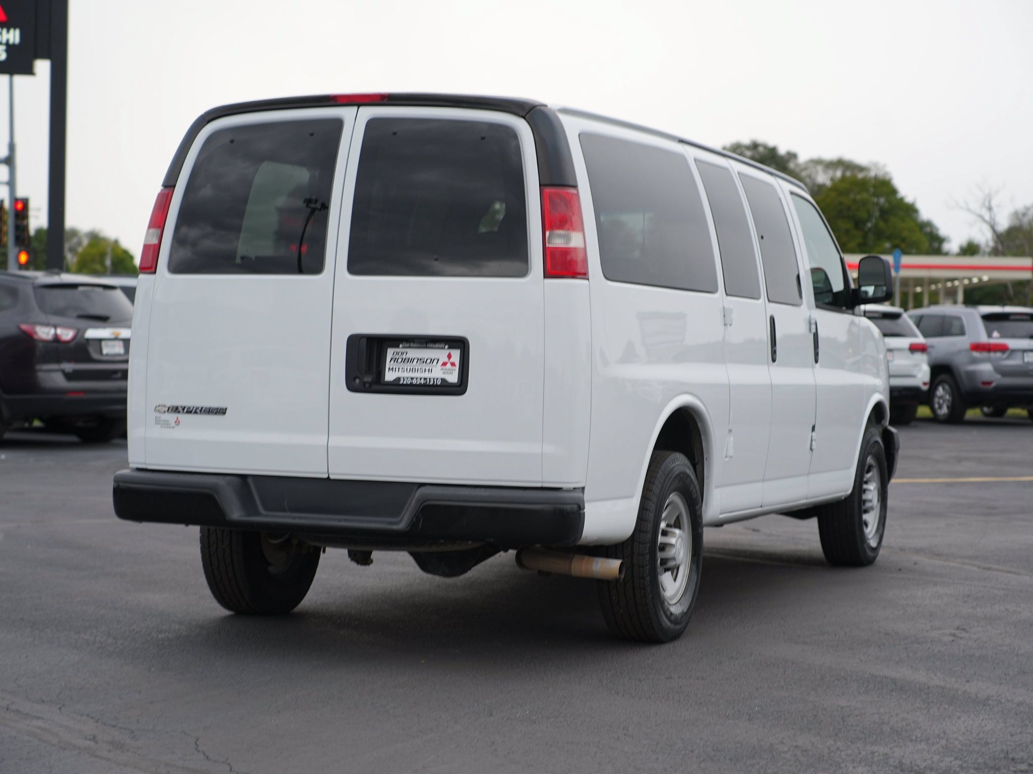 Used 2017 Chevrolet Express 2500 LS RWD image 3