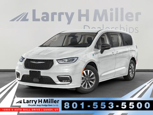 New 2024 Chrysler Pacifica Limited w/ Uconnect Theater Family Group image 1