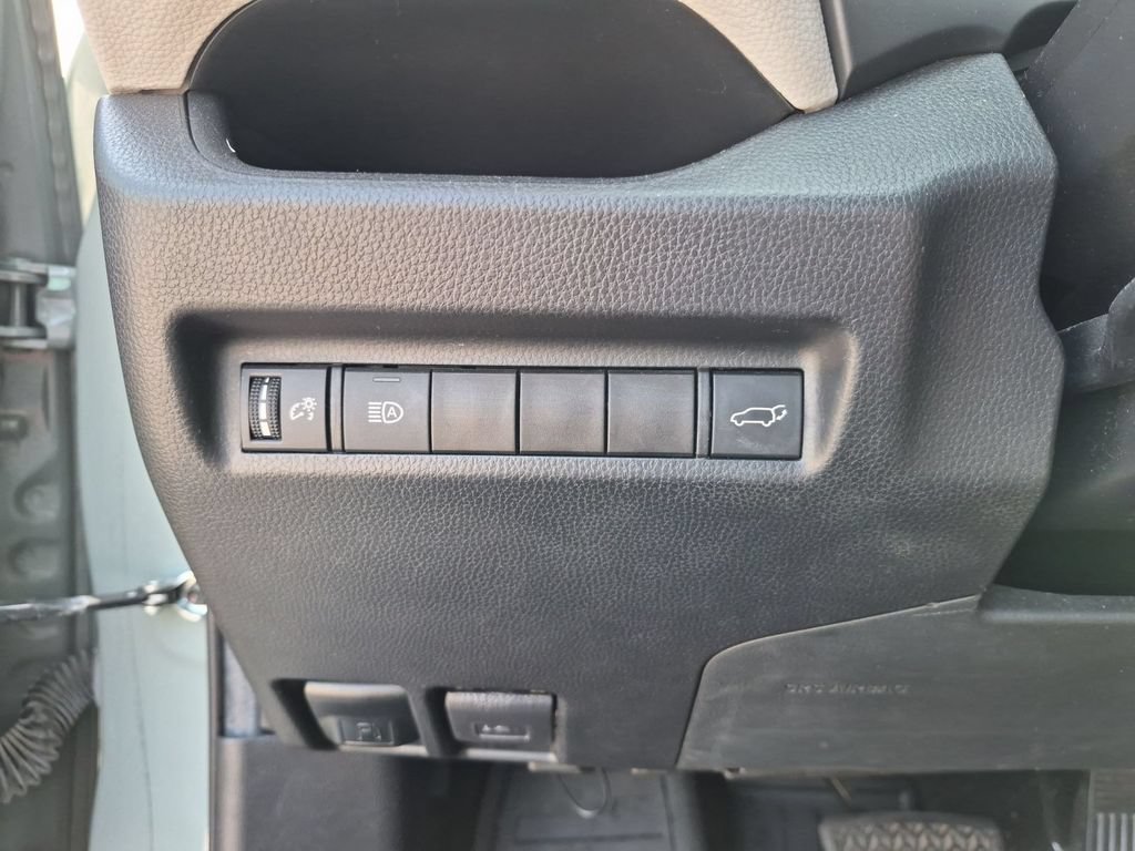 Used 2021 Toyota RAV4 XLE Premium FWD image 17