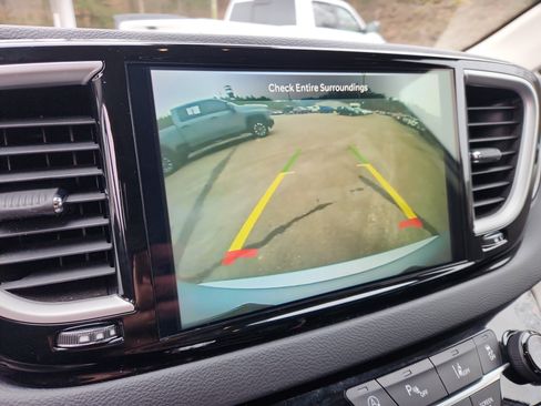 Used 2024 Chrysler Pacifica Touring-L image 35